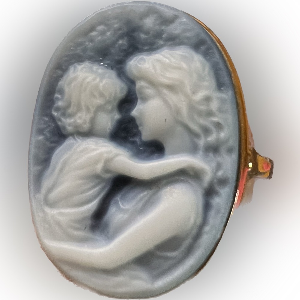 Mother/Child Cameo Ring